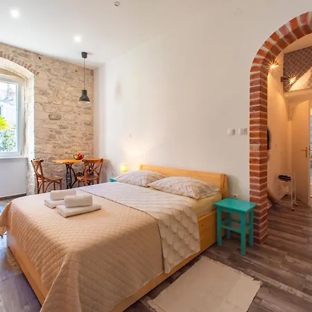 And Djanovic Vendégház 3*