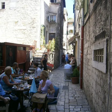 Casa de hóspedes And Djanovic 3*