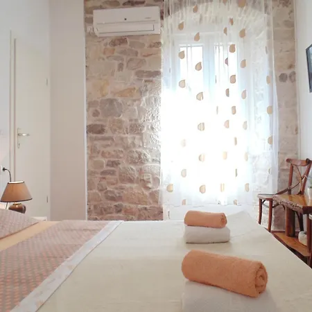 Casa de hóspedes And Djanovic 3*