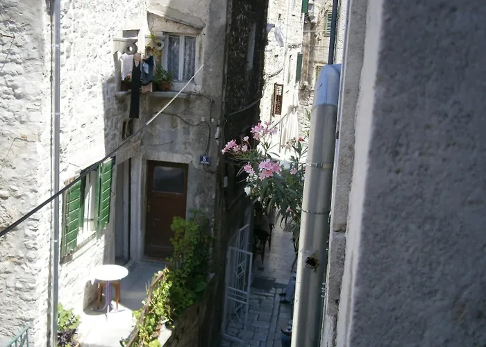 Rooms&apartments Djanovic 3* Split